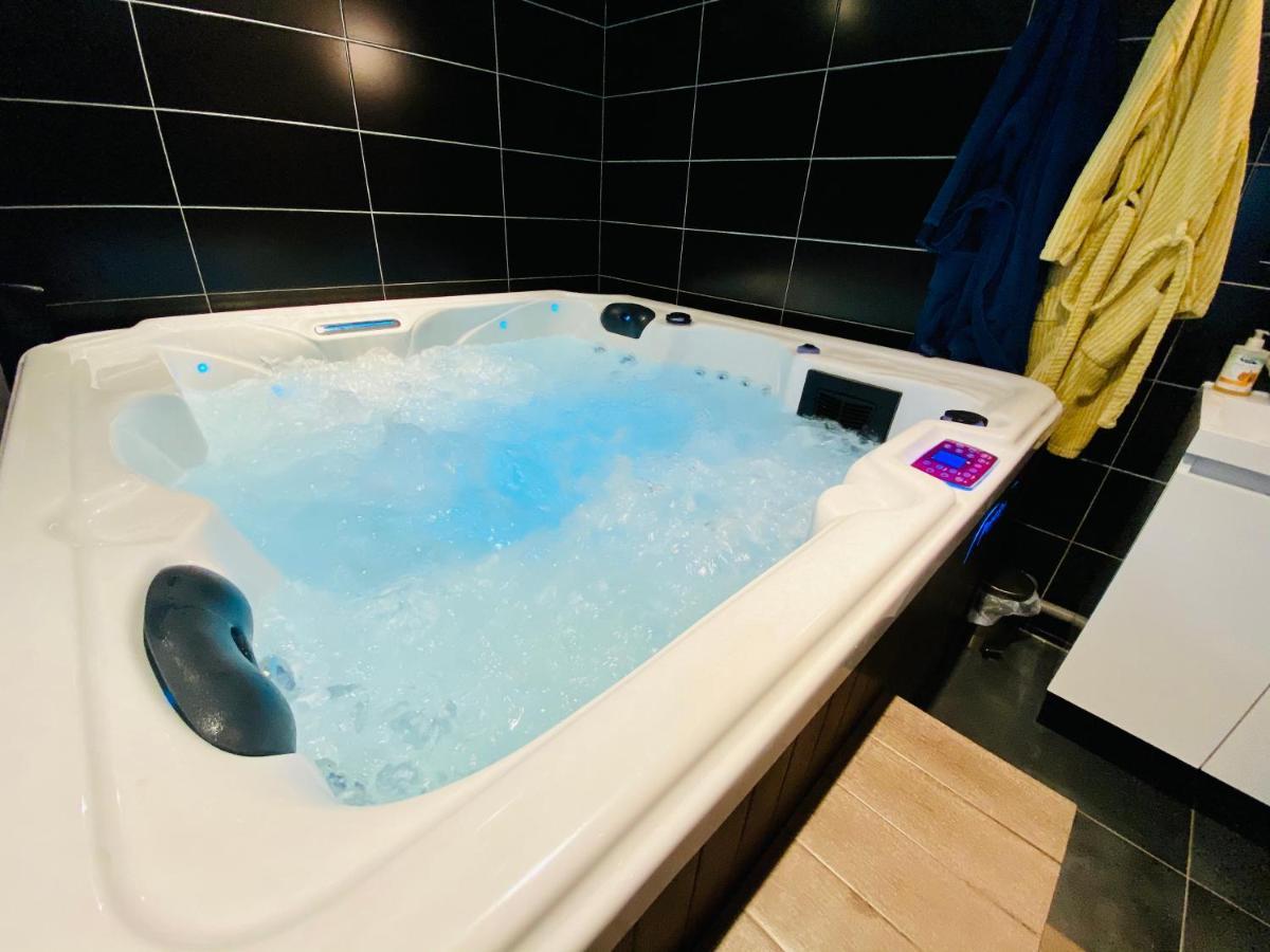 Appartamento Escapade Romantique - Jacuzzi Et Parking Prive - 002 Rouen Esterno foto
