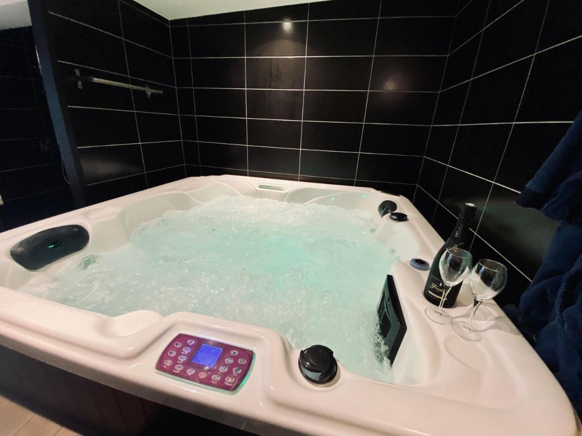 Appartamento Escapade Romantique - Jacuzzi Et Parking Prive - 002 Rouen Esterno foto
