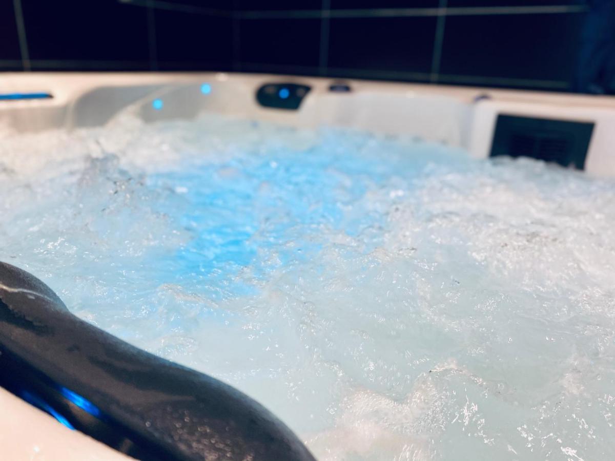 Appartamento Escapade Romantique - Jacuzzi Et Parking Prive - 002 Rouen Esterno foto